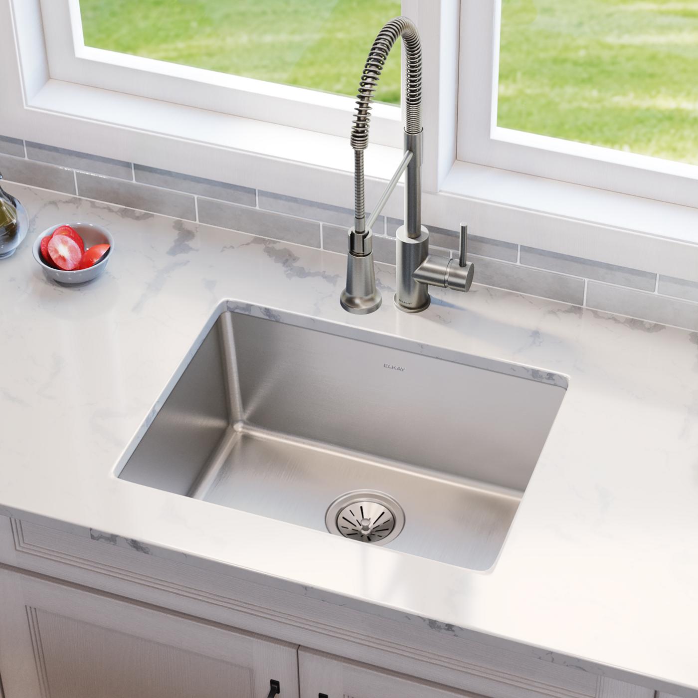 Elkay Tarja Lustertone Iconix® Calibre 18 Acero Inoxidable 23-1/2" x 18-1/4" x 9" de Un Tazón Bajo Cubierta — ambiente de cocina