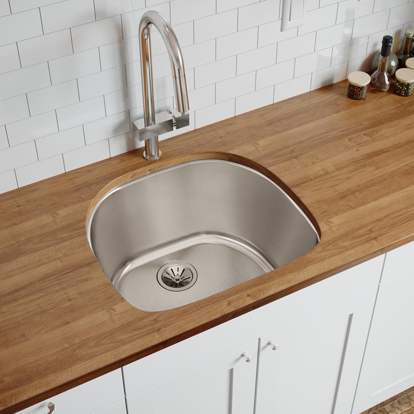 Elkay Tarja Lustertone® Classic Acero Inoxidable 23-5/8" x 21-1/4" x 10" de Un Tazón Bajo Cubierta — ambiente de cocina