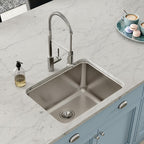 Elkay Tarja Lustertone® Classic Acero Inoxidable 25-1/2" x 19-1/4" x 12" de Un Tazón Bajo Cubierta — ambiente de cocina