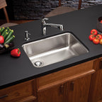 Elkay Tarja Lustertone® Classic Acero Inoxidable 25-1/2" x 19-1/4" x 8" de Un Tazón Bajo Cubierta with Left Drain — ambiente de cocina
