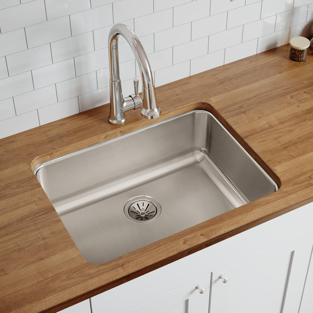 Elkay Tarja Lustertone® Classic Acero Inoxidable 25-1/2" x 19-1/4" x 8" de Un Tazón Bajo Cubierta — ambiente de cocina