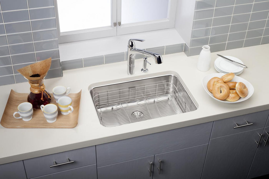 Elkay Tarja Lustertone® Classic Acero Inoxidable 26-1/2" x 18-1/2" x 8" de Un Tazón Bajo Cubierta with Perfect Drain® — ambiente de cocina