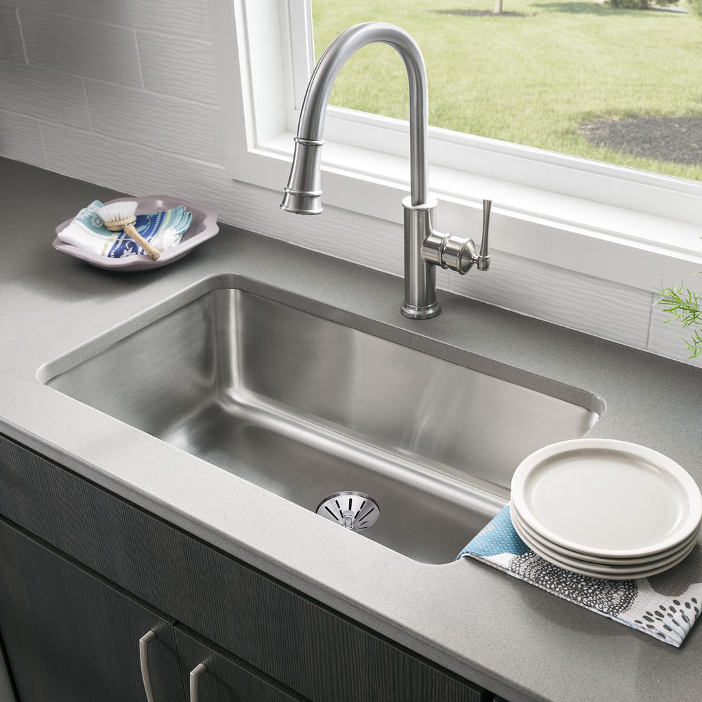 Elkay Tarja Lustertone® Classic Acero Inoxidable 30-1/2" x 18-1/2" x 10" de Un Tazón Bajo Cubierta (Kit) with Perfect Drain® — ambiente de cocina