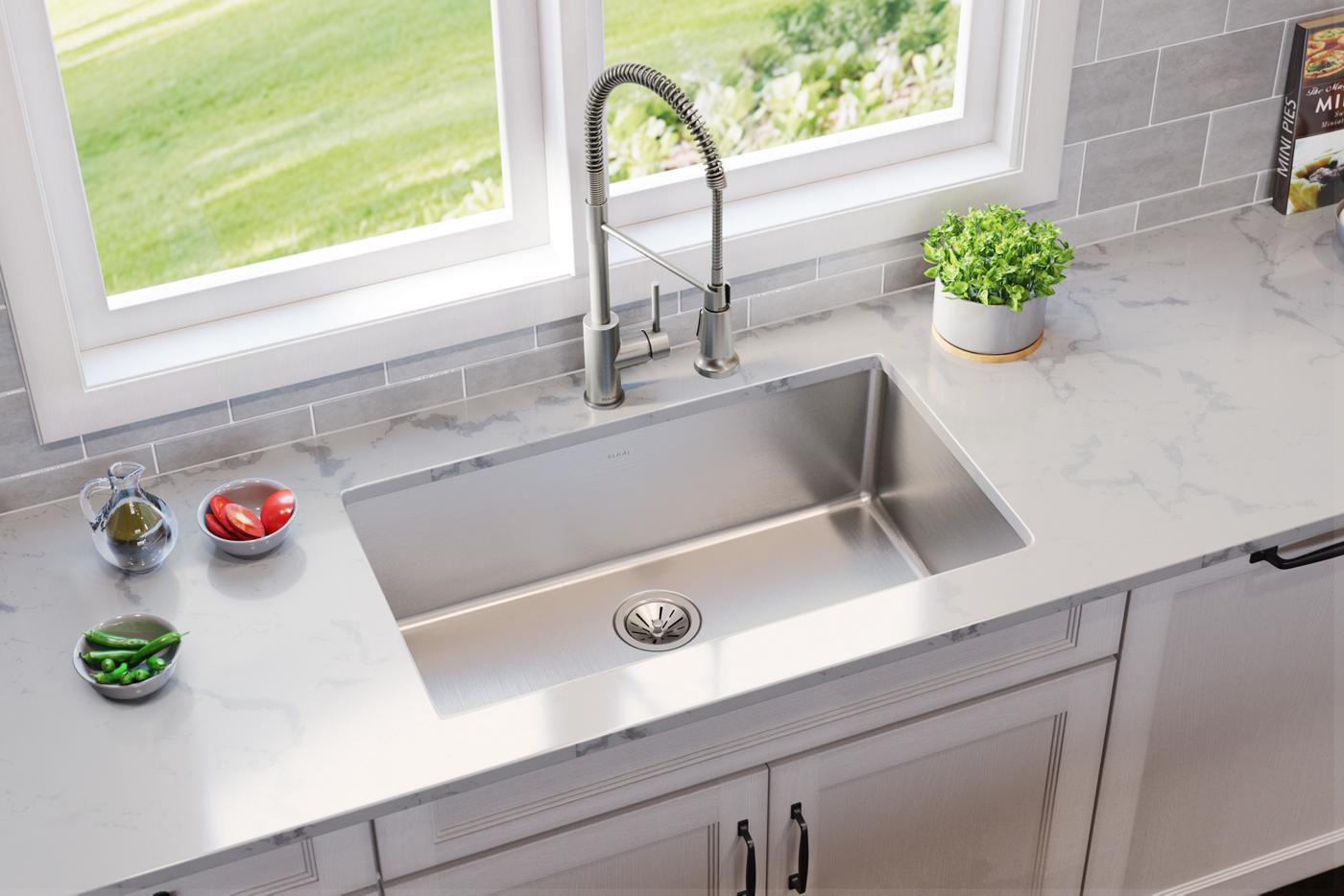 Elkay Tarja Lustertone Iconix® Calibre 18 Acero Inoxidable 32-1/2 x 19-1/2" x 9" de Un Tazón Bajo Cubierta — ambiente de cocina