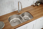 Elkay Tarja Lustertone® Classic Acero Inoxidable 31-1/4" x 20" x 7-1/2" Offset 60/40 de Dos Tazones Bajo Cubierta — ambiente de cocina