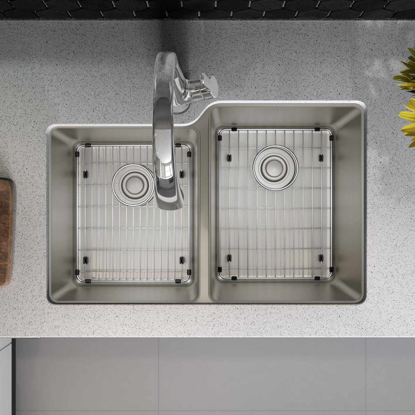 Elkay Tarja Lustertone Iconix® Calibre 18 Acero Inoxidable 31-1/4" x 20-1/2" x 9" Offset 40/60 Bowl Bajo Cubierta (Kit) w/Filter Faucet — ambiente de cocina