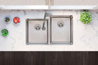 Elkay Tarja Lustertone Iconix® Calibre 18 Acero Inoxidable 31-1/4" x 20-1/2" x 9" de Dos Tazones Bajo Cubierta with Left Small Bowl — ambiente de cocina