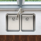 Elkay Tarja Lustertone® Classic Acero Inoxidable 31-1/4" x 20" x 7-7/8" de Dos Tazones Bajo Cubierta with Perfect Drain® — ambiente de cocina
