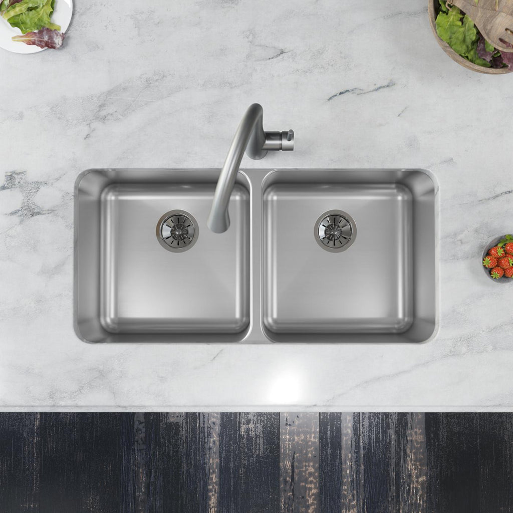 Elkay Tarja Lustertone® Classic Acero Inoxidable 35-3/4" x 18-1/2" x 10" de Dos Tazones Iguales Bajo Cubierta — ambiente de cocina