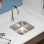 Elkay Tarja Lustertone® Classic Acero Inoxidable 14-1/2" x 14-1/2" x 5-3/8" de Un Tazón ADA Bajo Cubierta — ambiente de cocina