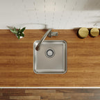 Elkay Tarja Lustertone® Classic Acero Inoxidable 16-1/2" x 16-1/2" x 5-3/8" de Un Tazón ADA Bajo Cubierta — ambiente de cocina