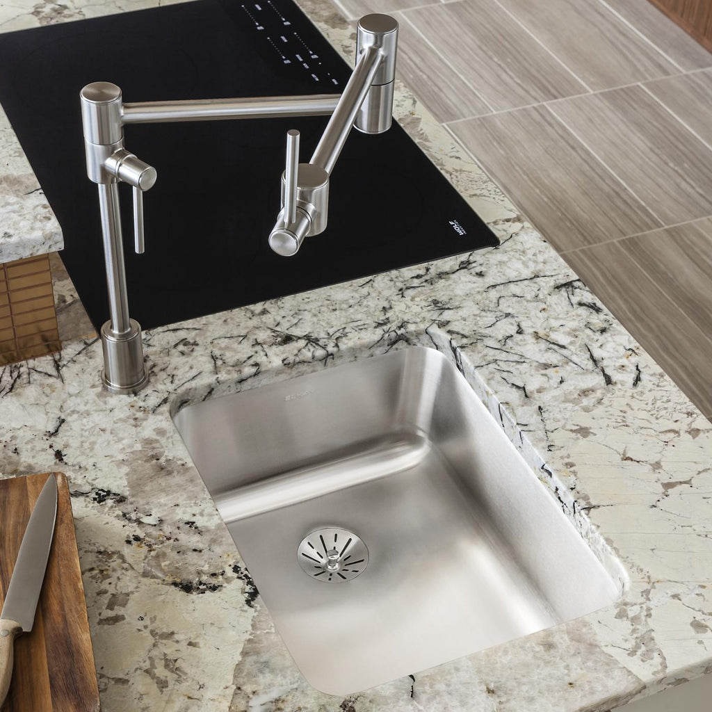 Elkay Tarja Lustertone® Classic Acero Inoxidable 16-1/2" x 20-1/2" x 5-3/8" de Un Tazón Bajo Cubierta ADA con Perfect Drain® — ambiente de cocina