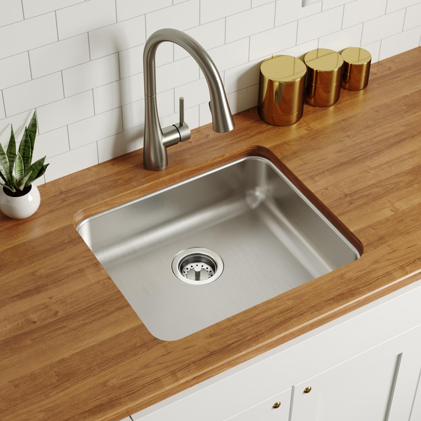 Elkay Tarja Lustertone® Classic Acero Inoxidable 21-1/2" x 18-1/2" x 5-3/8" de Un Tazón ADA Bajo Cubierta — ambiente de cocina