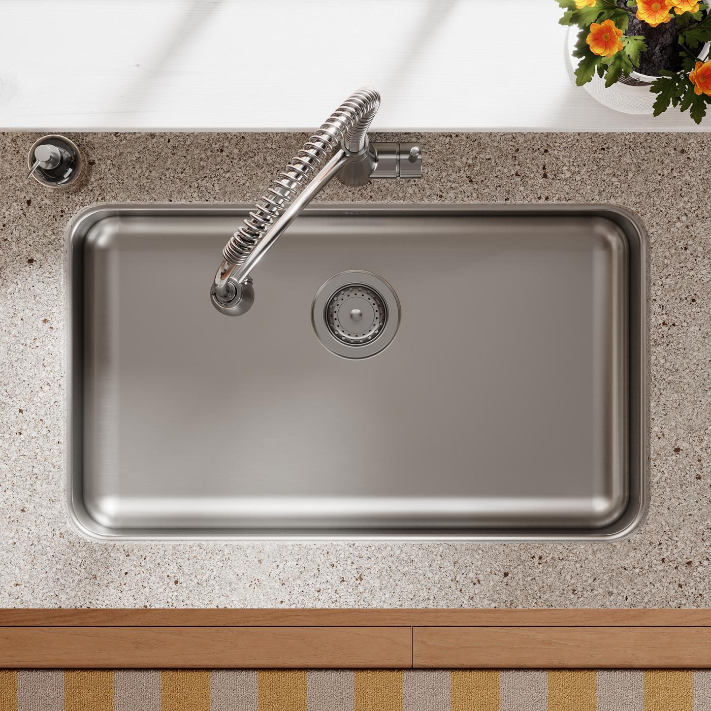 Elkay Tarja Lustertone® Classic Acero Inoxidable 30-1/2" x 18-1/2" x 5-3/8" de Un Tazón ADA Bajo Cubierta — ambiente de cocina