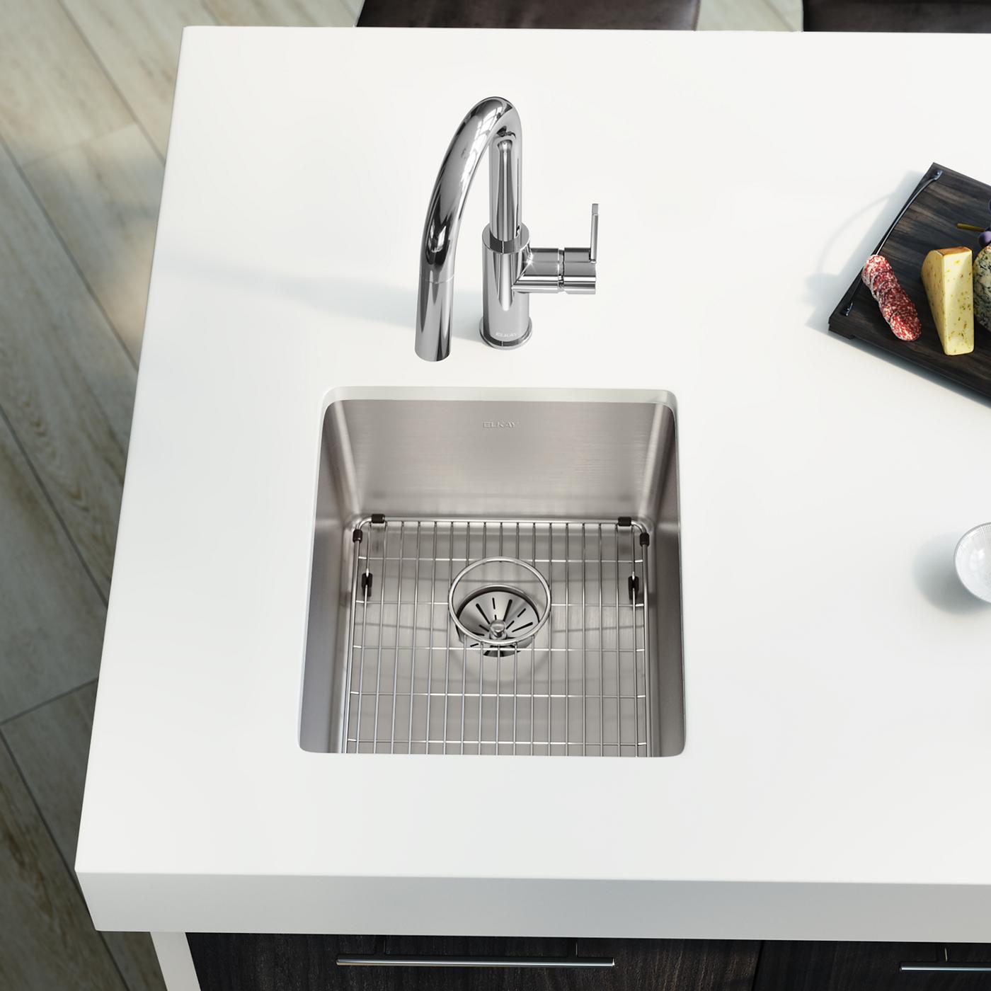 Elkay Tarja Lustertone Iconix® Calibre 16 Acero Inoxidable 16" x 18-1/2" x 8" de Un Tazón Bajo Cubierta (Kit) with Perfect Drain® — ambiente de cocina