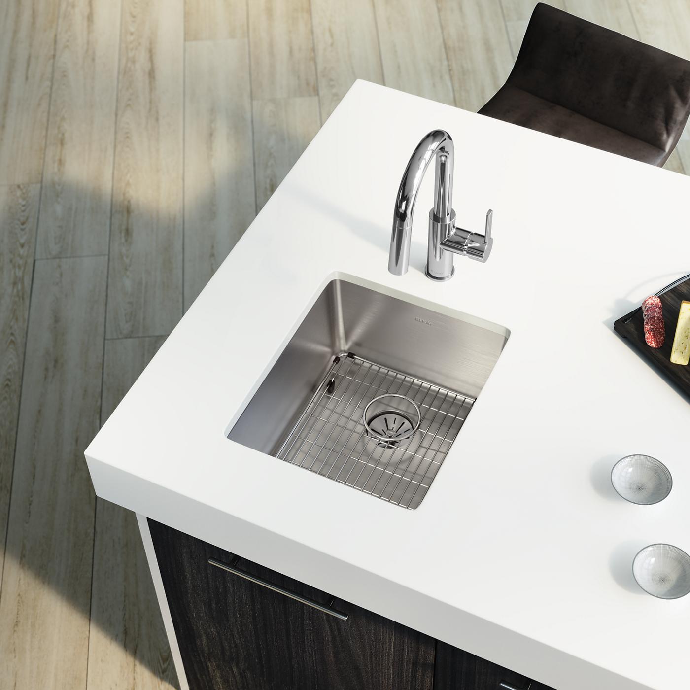 Elkay Tarja Lustertone Iconix® Calibre 16 Acero Inoxidable 16" x 18-1/2" x 8" de Un Tazón Bajo Cubierta (Kit) with Perfect Drain® — ambiente de cocina