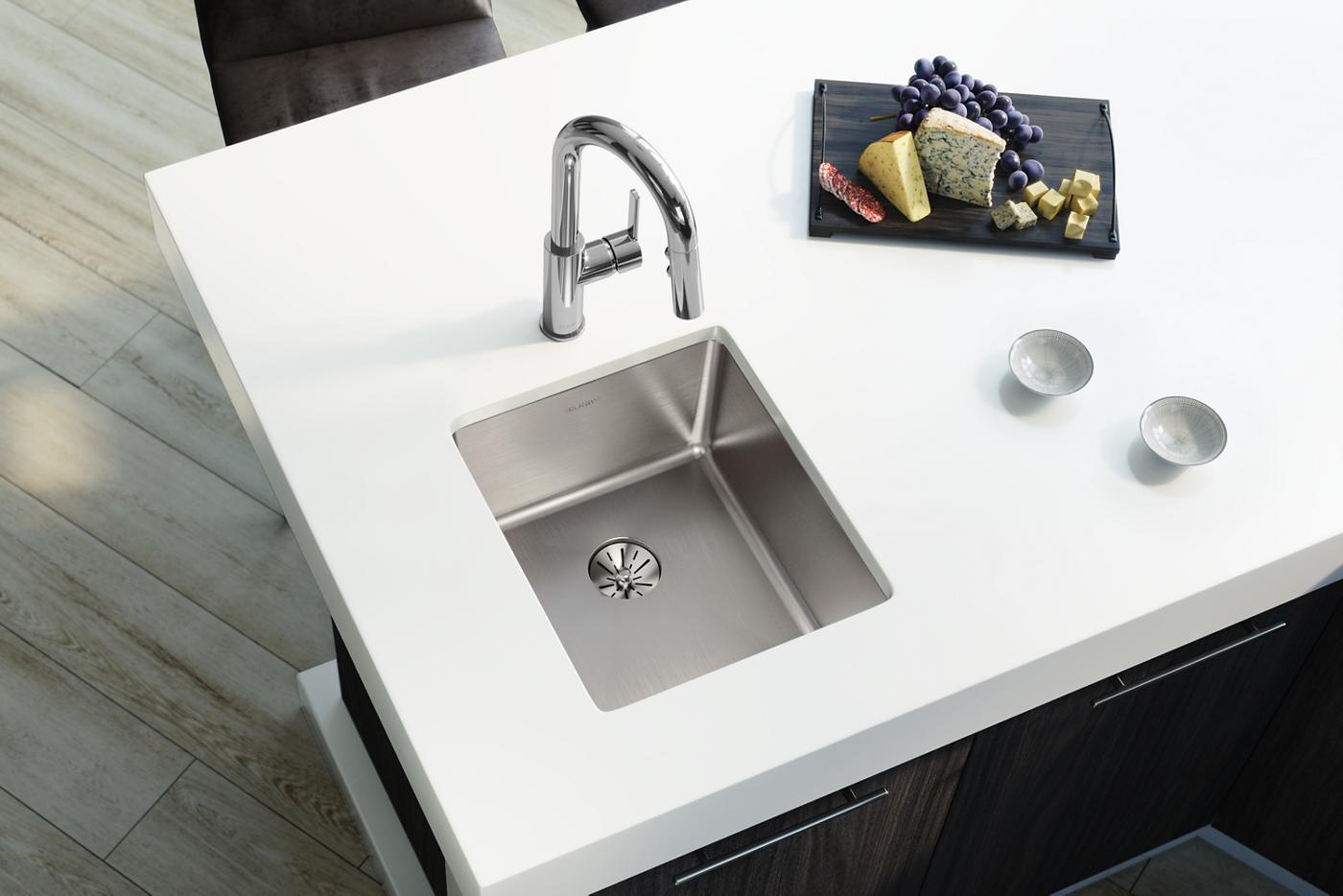 Elkay Tarja Lustertone Iconix® Calibre 16 Acero Inoxidable 16" x 18-1/2" x 8" de Un Tazón Bajo Cubierta with Perfect Drain® — ambiente de cocina