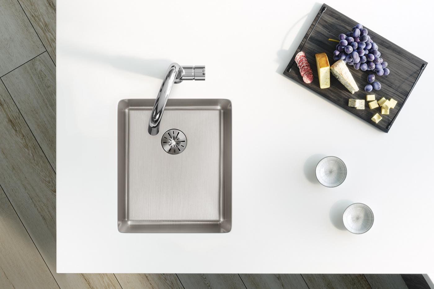Elkay Tarja Lustertone Iconix® Calibre 16 Acero Inoxidable 16" x 18-1/2" x 8" de Un Tazón Bajo Cubierta with Perfect Drain® — ambiente de cocina