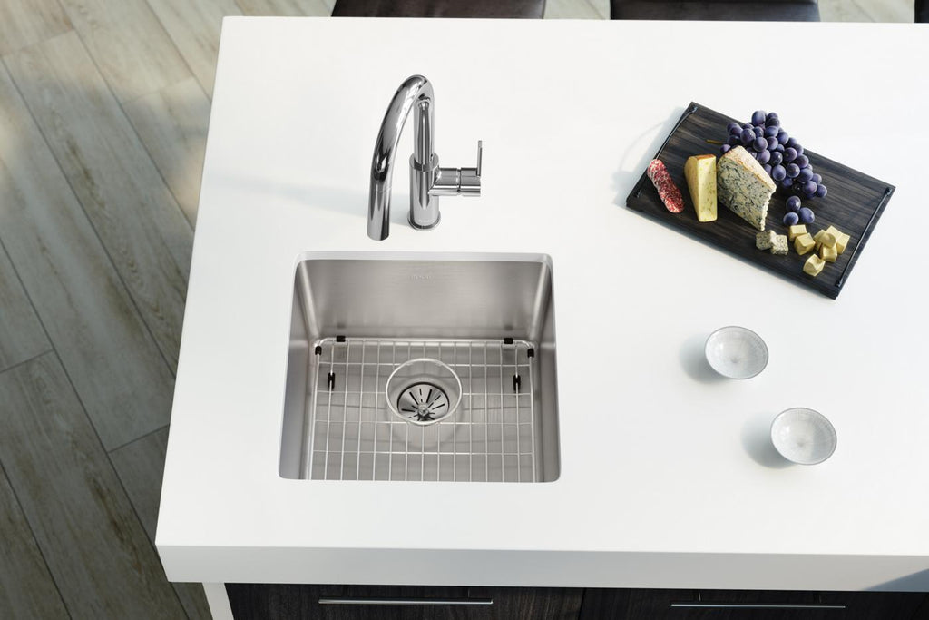 Elkay Tarja Lustertone Iconix® Calibre 16 Acero Inoxidable 18-1/2" x 18-1/2" x 9" de Un Tazón Bajo Cubierta (Kit) with Perfect Drain® — ambiente de cocina