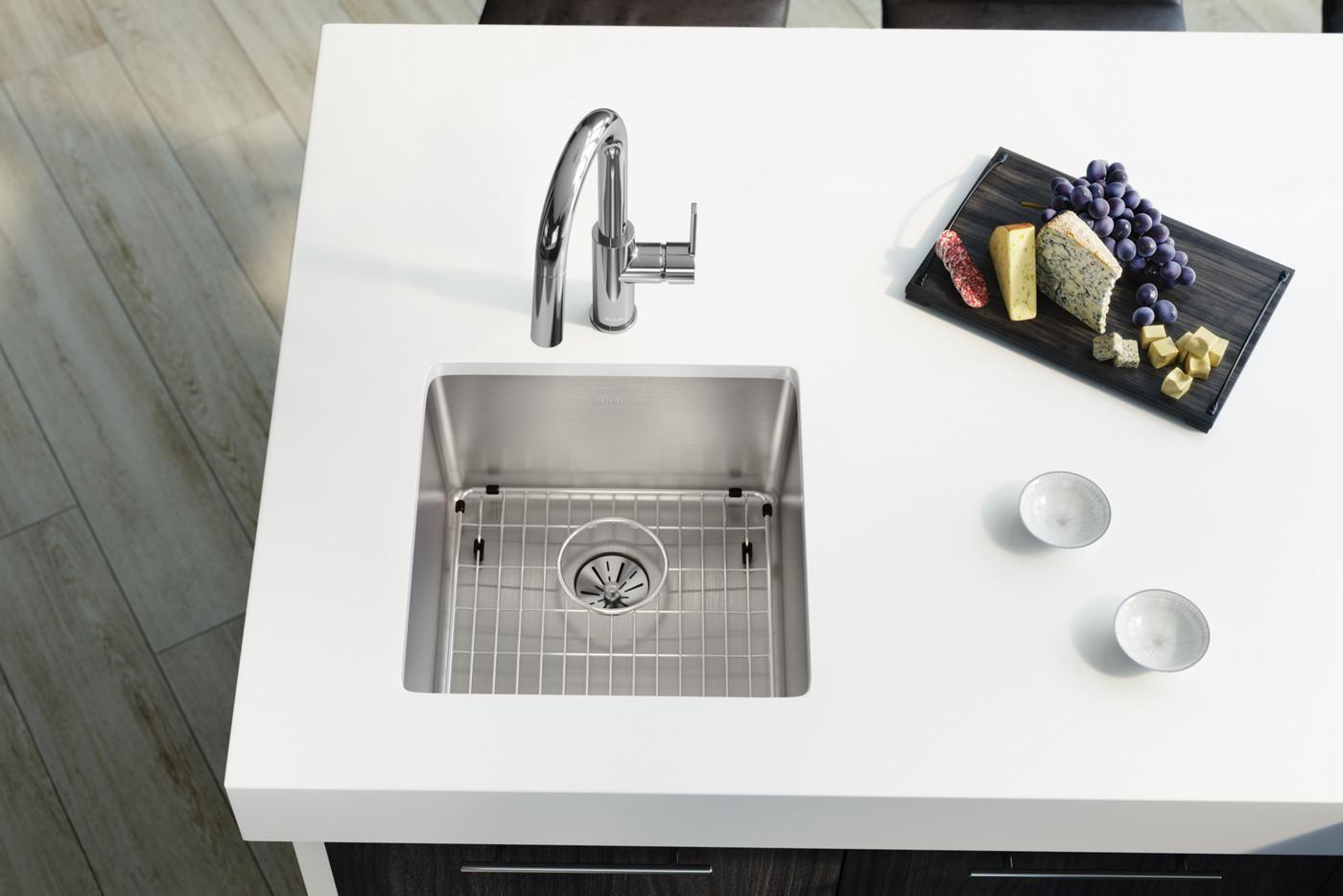 Elkay Tarja Lustertone Iconix® Calibre 16 Acero Inoxidable 18-1/2" x 18-1/2" x 9" de Un Tazón Bajo Cubierta (Kit) with Perfect Drain® — ambiente de cocina