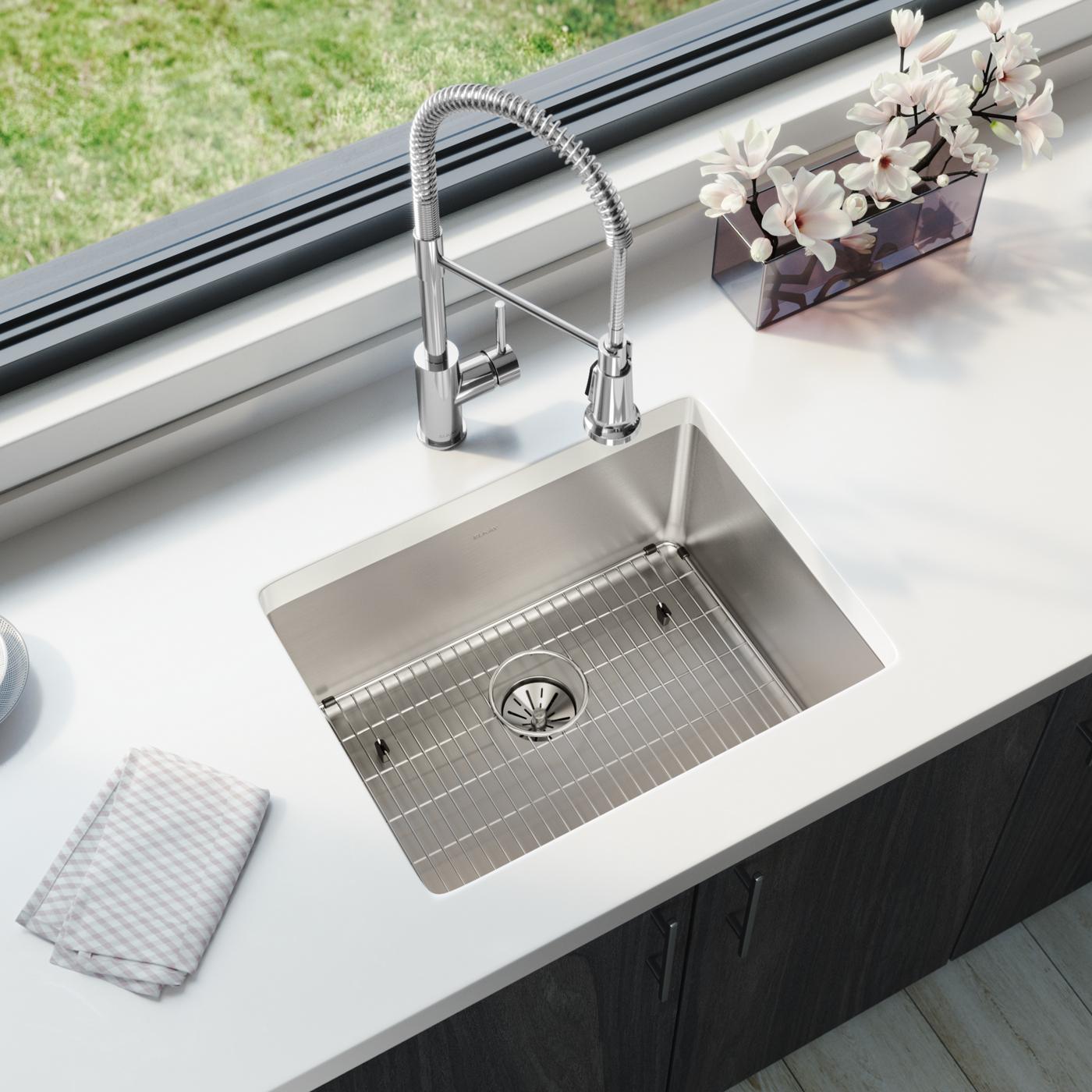 Elkay Tarja Lustertone Iconix® Calibre 16 Acero Inoxidable 23-1/2" x 18-1/4" x 9" de Un Tazón Bajo Cubierta (Kit) with Perfect Drain® — ambiente de cocina