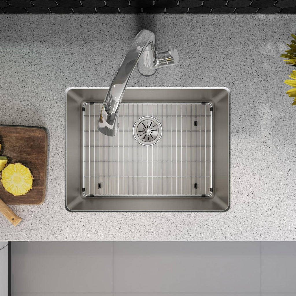 Elkay Tarja Lustertone Iconix® Calibre 16 Acero Inoxidable 23-1/2" x 18-1/4" x 9" de Un Tazón Bajo Cubierta (Kit con Llave Filtrada) with Perfect Drain® — ambiente de cocina