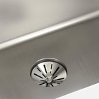 Elkay Tarja Lustertone Iconix® Calibre 16 Acero Inoxidable 23-1/2" x 18-1/4" x 9" de Un Tazón Bajo Cubierta with Perfect Drain® — ambiente de cocina