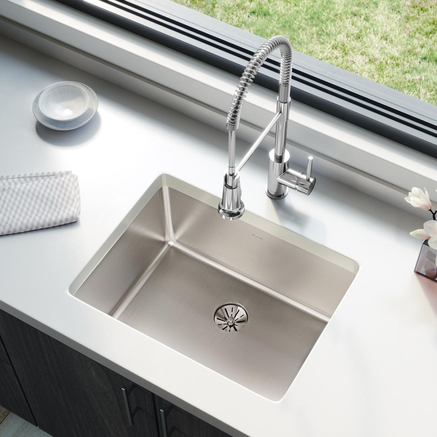 Elkay Tarja Lustertone Iconix® Calibre 16 Acero Inoxidable 23-1/2" x 18-1/4" x 9" de Un Tazón Bajo Cubierta with Perfect Drain® — ambiente de cocina