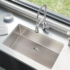 Elkay Tarja Lustertone Iconix® Calibre 16 Acero Inoxidable 32-1/2" x 19-1/2" x 9" de Un Tazón Bajo Cubierta with Perfect Drain® — ambiente de cocina