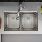 Elkay Tarja Lustertone Iconix® Calibre 16 Acero Inoxidable 32-3/4" x 19-1/2" x 9" de Dos Tazones Bajo Cubierta (Kit con Llave Filtrada) with Perfect Drain® — ambiente de cocina