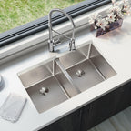 Elkay Tarja Lustertone Iconix® Calibre 16 Acero Inoxidable 32-3/4" x 19-1/2" x 9" de Dos Tazones Bajo Cubierta with Perfect Drain® — ambiente de cocina