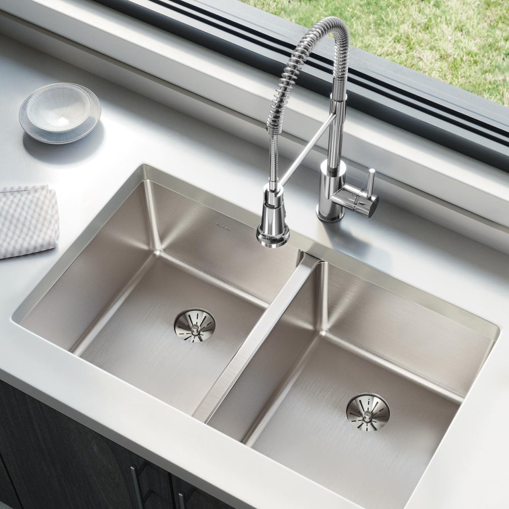 Elkay Tarja Lustertone Iconix® Calibre 16 Acero Inoxidable 32-3/4" x 19-1/2" x 9" de Dos Tazones Bajo Cubierta with Perfect Drain® — ambiente de cocina