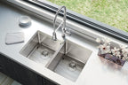 Elkay Tarja Lustertone Iconix® Calibre 16 Acero Inoxidable 31-1/4" x 20-1/2" x 9" de Dos Tazones Bajo Cubierta (Kit) with Left Perfect Drain® — ambiente de cocina