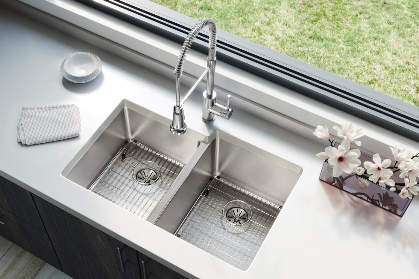 Elkay Tarja Lustertone Iconix® Calibre 16 Acero Inoxidable 31-1/4" x 20-1/2" x 9" de Dos Tazones Bajo Cubierta (Kit) with Left Perfect Drain® — ambiente de cocina