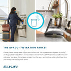 Elkay Tarja Fireclay 24-7/16" x 19-11/16" x 9-1/8" de Un Tazón Farmhouse (Kit) con Llave Filtrada Blanco — ambiente de cocina