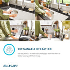 Elkay Tarja Lustertone Iconix® Calibre 16 Acero Inoxidable 32-3/4" x 19-1/2" x 9" de Dos Tazones Bajo Cubierta (Kit con Llave Filtrada) with Perfect Drain® — ambiente de cocina