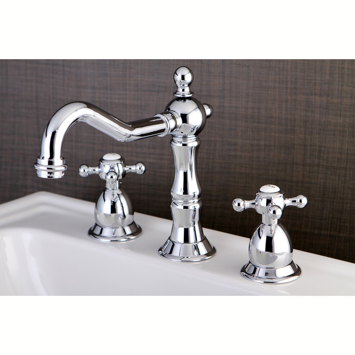 Kingston Brass Heritage - Llave de Lavabo Widespread (3 Orificios), con Dos Manerales — Ambientación 1