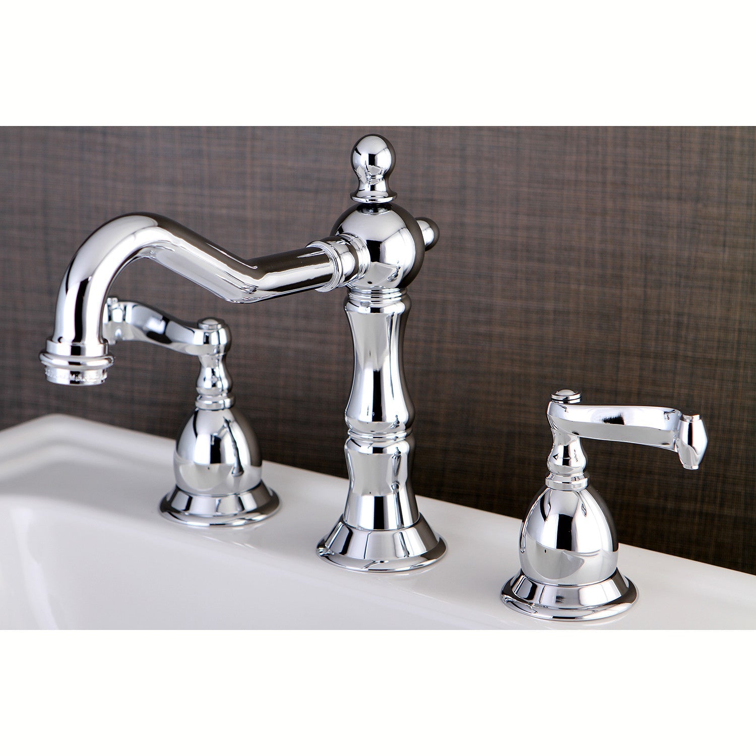 Kingston Brass Heritage - Llave de Lavabo Widespread (3 Orificios), con Dos Manerales — Ambientación 1