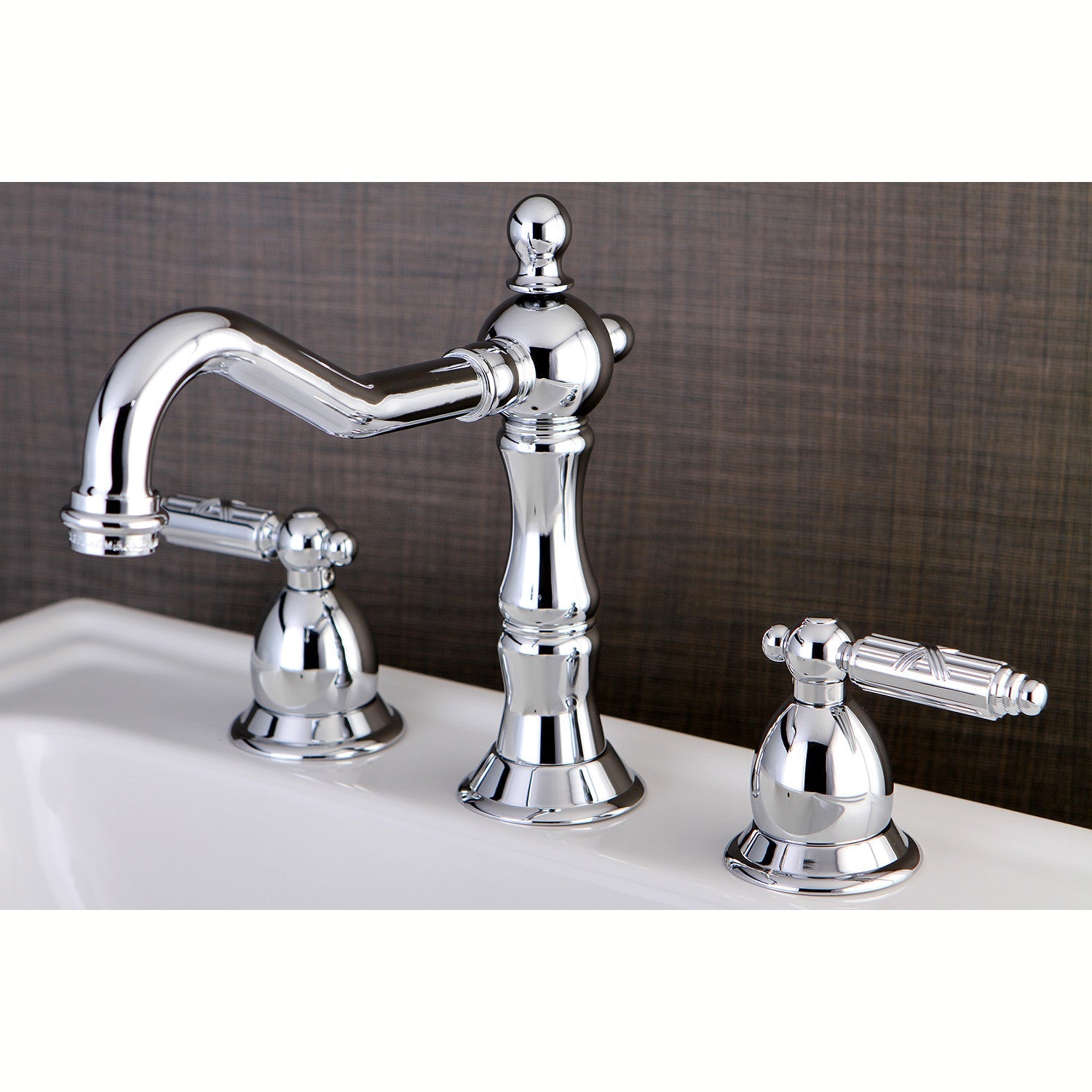Kingston Brass Heritage - Llave de Lavabo Widespread (3 Orificios), con Dos Manerales — Ambientación 1
