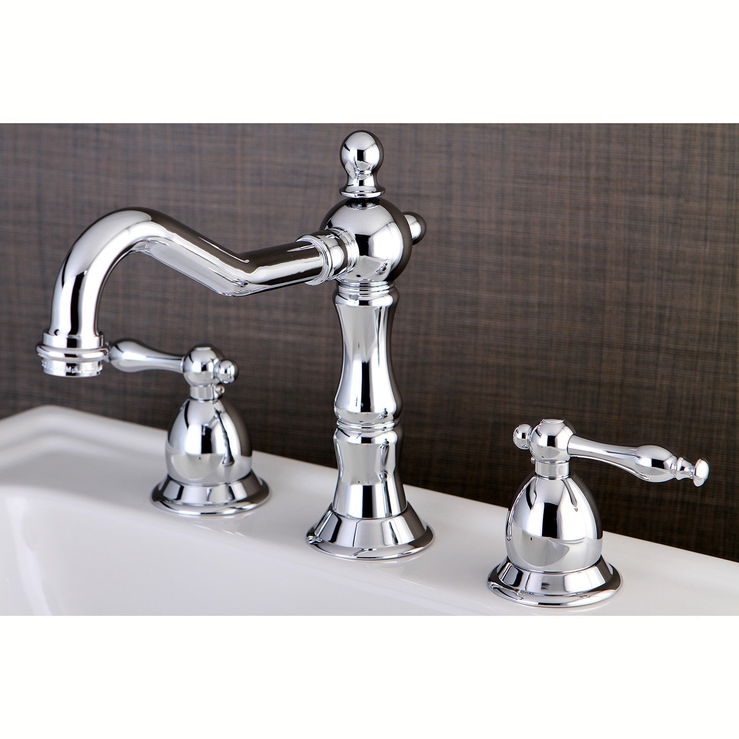 Kingston Brass Heritage - Llave de Lavabo Widespread (3 Orificios), con Dos Manerales — Ambientación 1