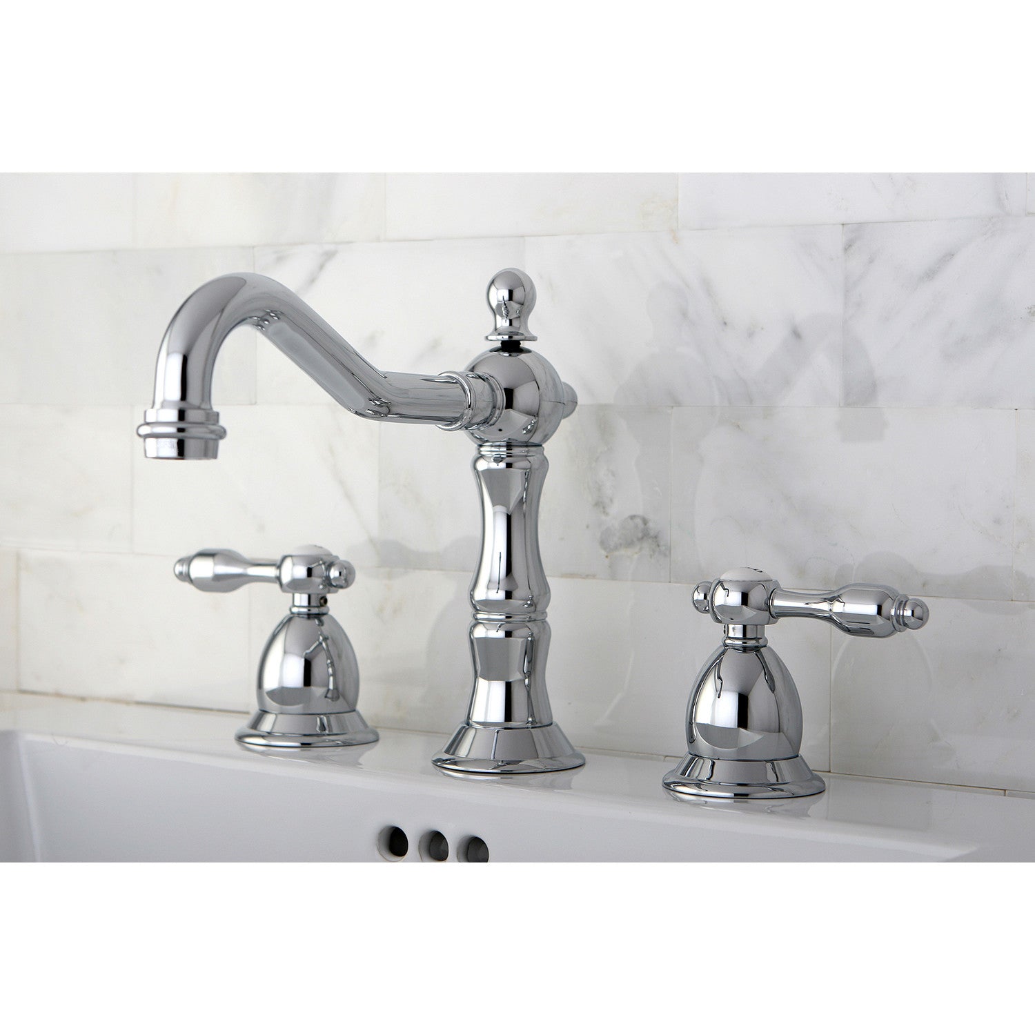 Kingston Brass Tudor - Llave de Lavabo Widespread (3 Orificios), con Dos Manerales — Ambientación 1