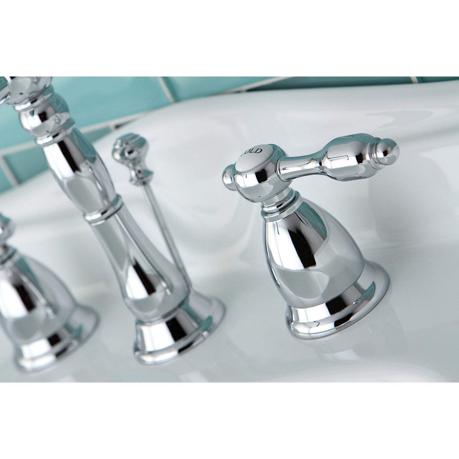 Kingston Brass Tudor - Llave de Lavabo Widespread (3 Orificios), con Dos Manerales — Ambientación 1