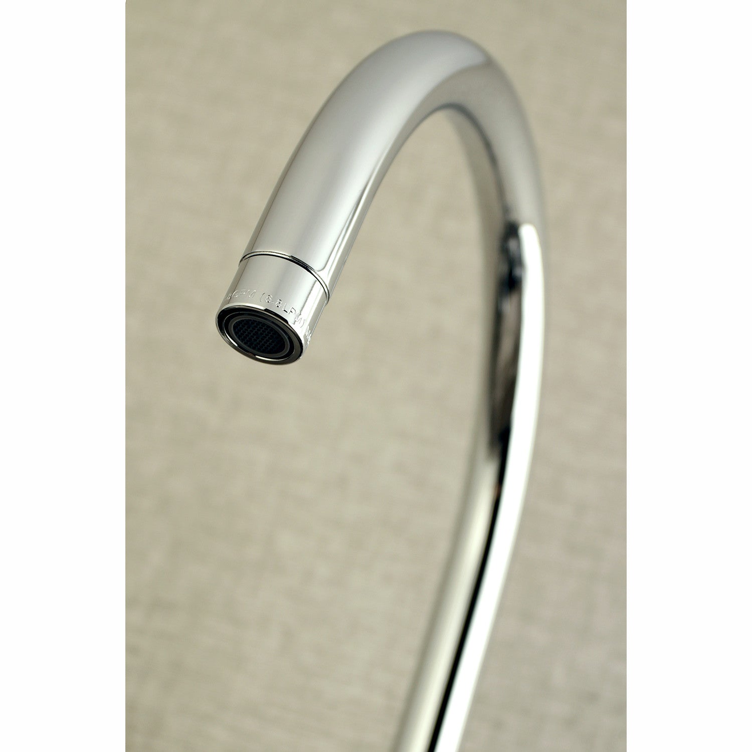Kingston Brass Sona Concord — Mezcladora Puente de Pared, Dos Manijas, 2 Orificios — Cromo Pulido (Surtidor 11-1/4") — Ambientación 2