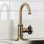 Kingston Brass Sona Belknap — Mezcladora de Bar de Cubierta, Una Manija, 1 Orificio — Latón Antiguo — Ambientación 3