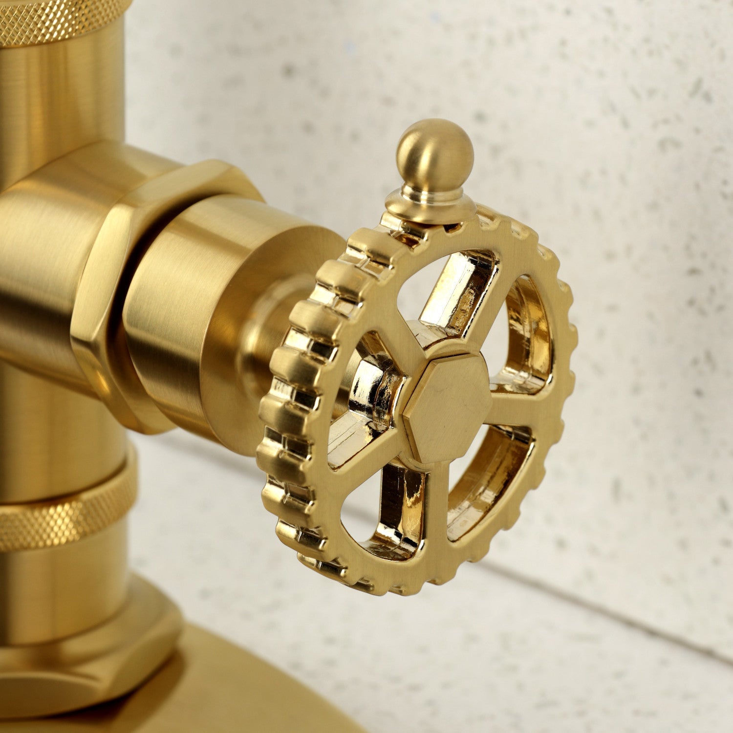 Kingston Brass Sona Fuller — Mezcladora de Bar de Cubierta, Una Manija, 1 Orificio — Latón Cepillado — Ambientación 5