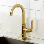 Kingston Brass Sona Whitaker — Mezcladora de Bar de Cubierta, Una Manija, 1 Orificio — Latón Cepillado — Ambientación 1