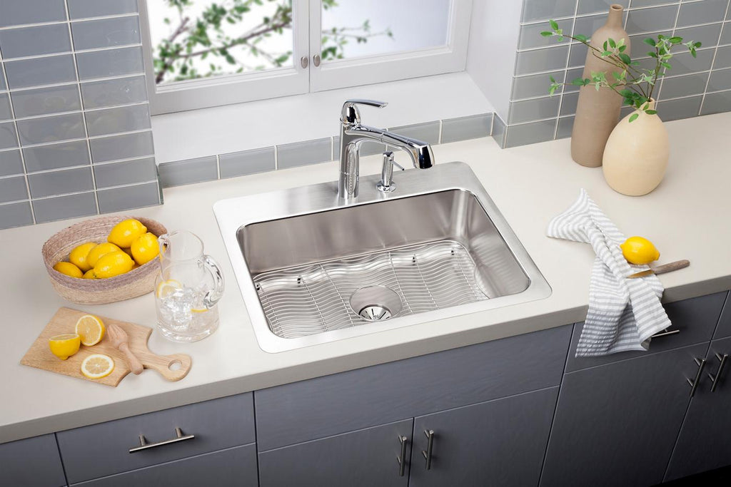 Elkay Tarja Lustertone® Classic Acero Inoxidable 27" x 22" x 8" de Un Tazón de Doble Montaje — ambiente de cocina