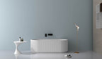 Ruvati Cordona — Bañera Independiente Estriada de 67" en epiStone — Blanco Mate — ambientación 2