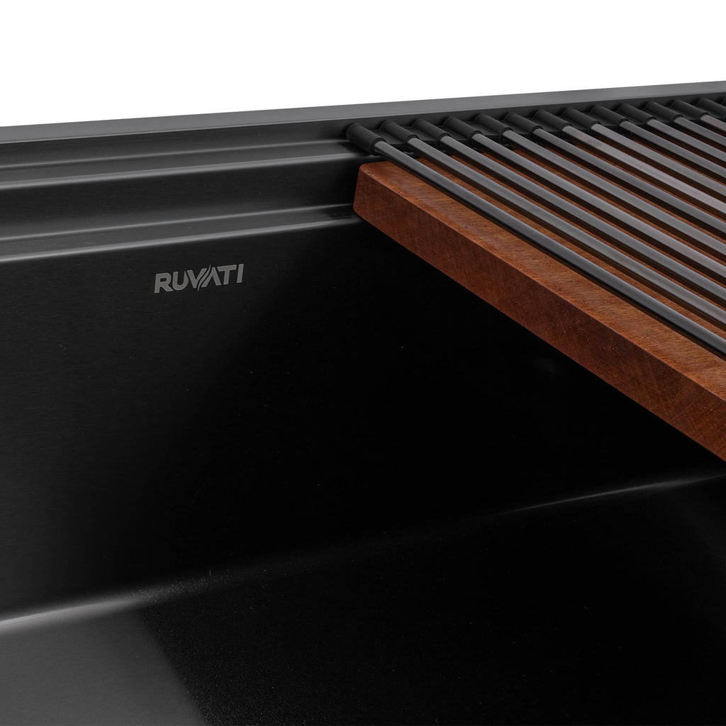 Ruvati Dual-Tier Pro — Tarja Workstation de Cocina en Acero Inoxidable — Negro Gunmetal — 3