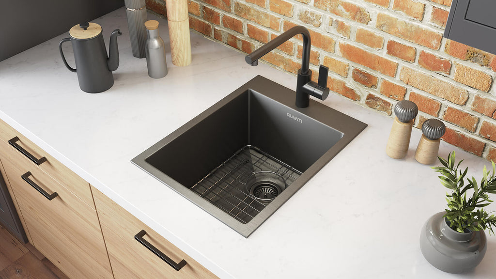 Ruvati Terraza — Tarja de Bar / Prep de 15 x 20 pulg en Acero Inoxidable — Negro Gunmetal — 4